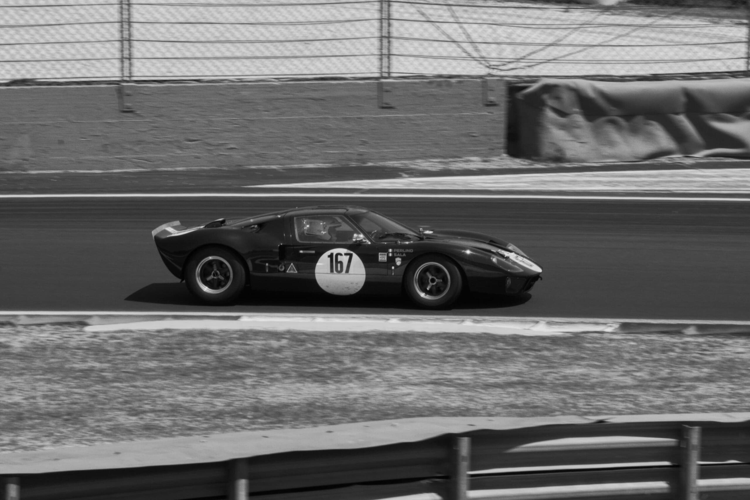 In uscita dalla curva S dell'autodromo di Vallelunga