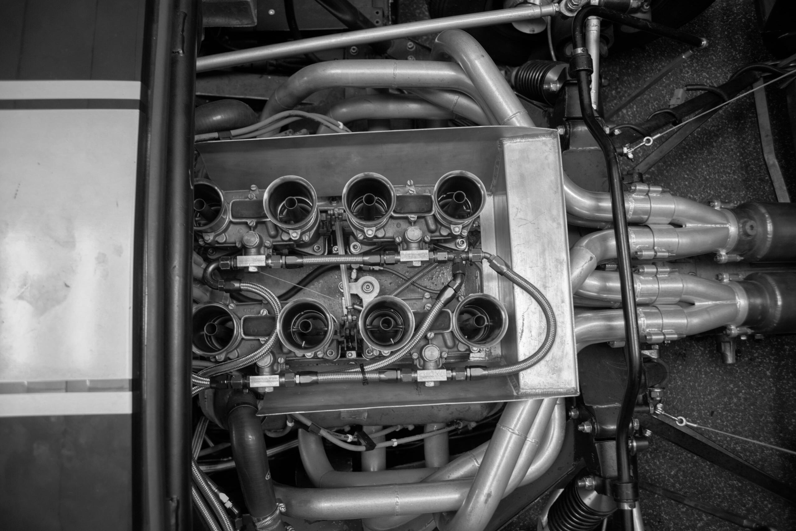 Vista superiore delle trombette dei carburatori del 289 Ford